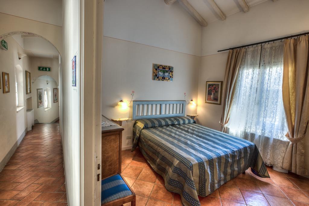 Hotel Locanda Degli Artisti Борго-Сан-Лоренцо Номер фото