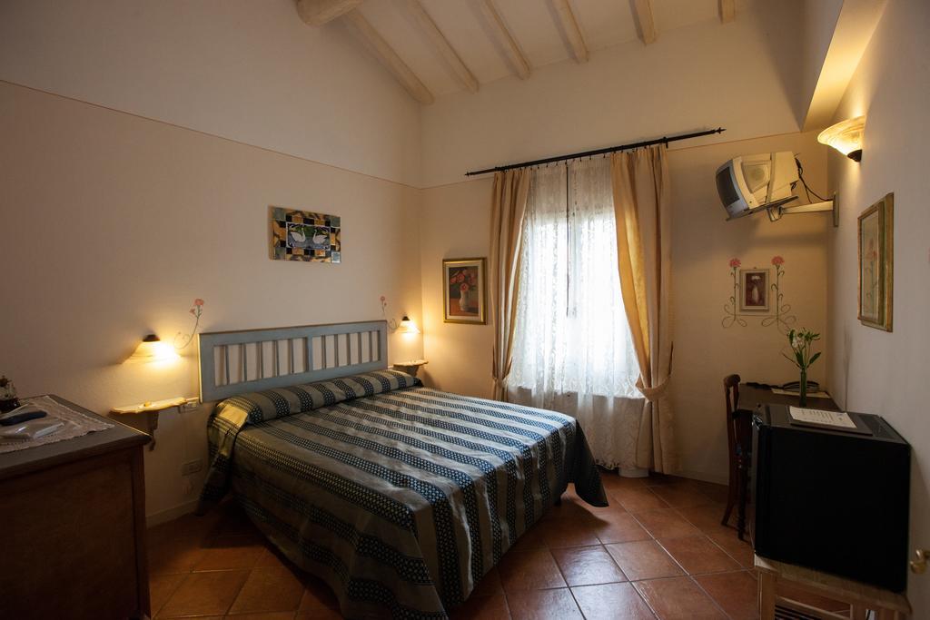 Hotel Locanda Degli Artisti Борго-Сан-Лоренцо Номер фото