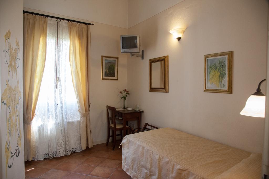 Hotel Locanda Degli Artisti Борго-Сан-Лоренцо Номер фото