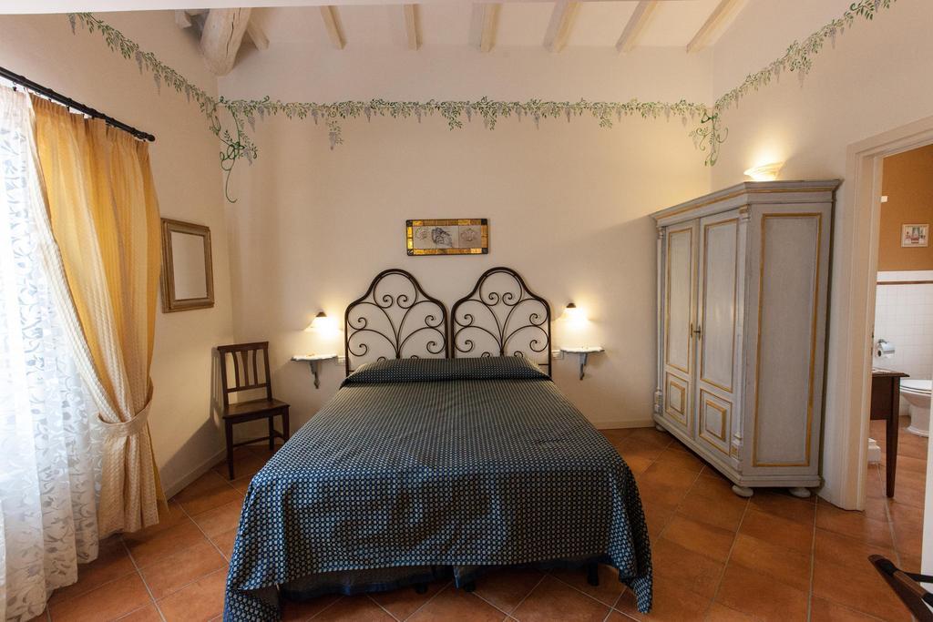 Hotel Locanda Degli Artisti Борго-Сан-Лоренцо Номер фото