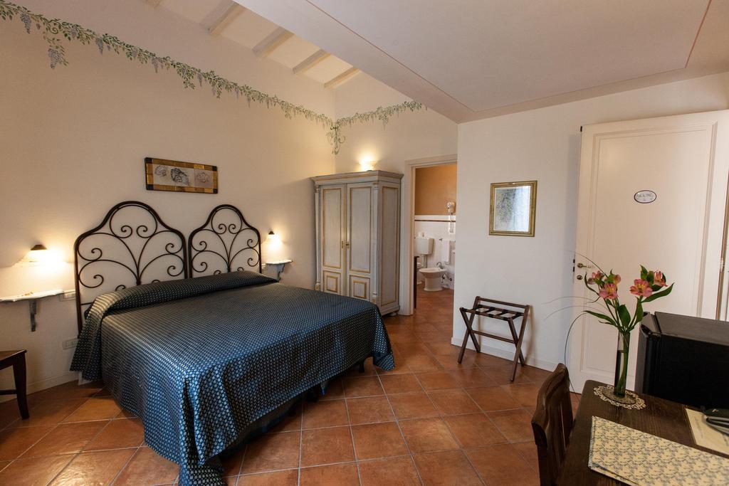 Hotel Locanda Degli Artisti Борго-Сан-Лоренцо Номер фото