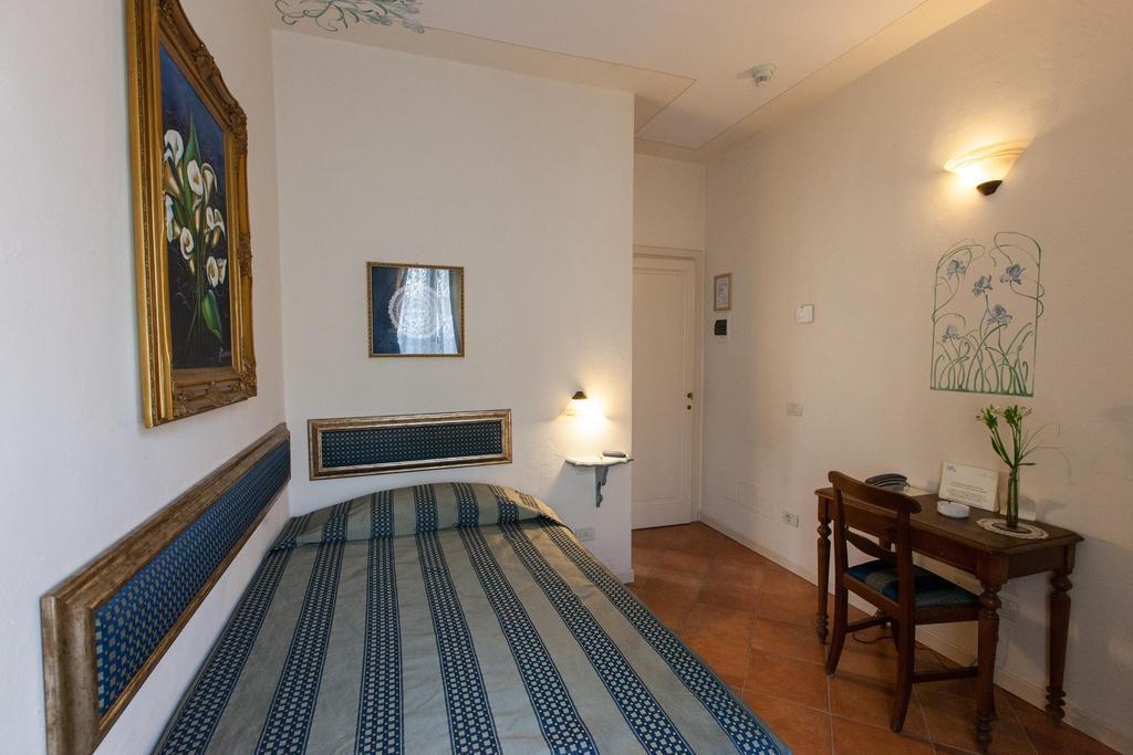 Hotel Locanda Degli Artisti Борго-Сан-Лоренцо Номер фото