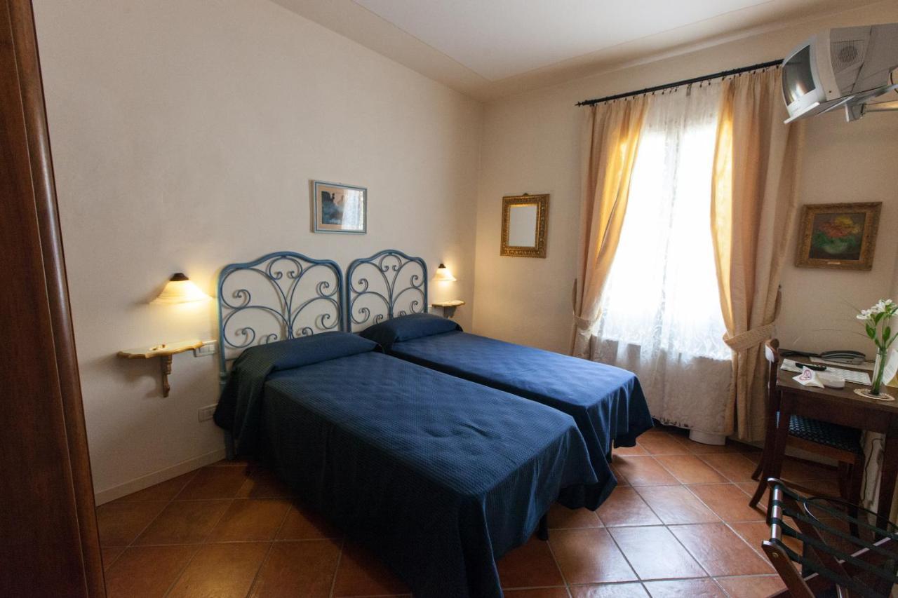 Hotel Locanda Degli Artisti Борго-Сан-Лоренцо Экстерьер фото